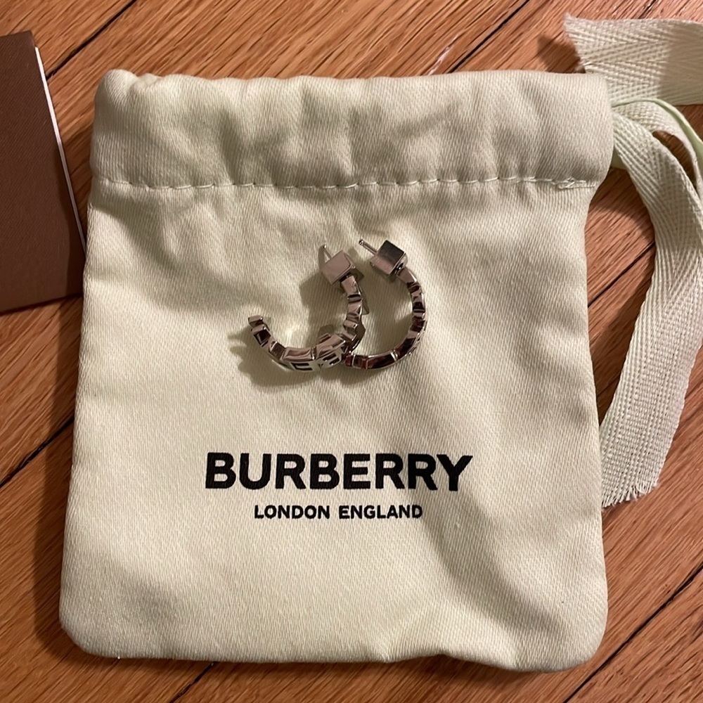 NWT BURBERRY Palladium-plated graphic logo hoop earrings - Picture 6 of 7